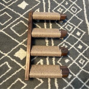 Wall mounted cat stairs